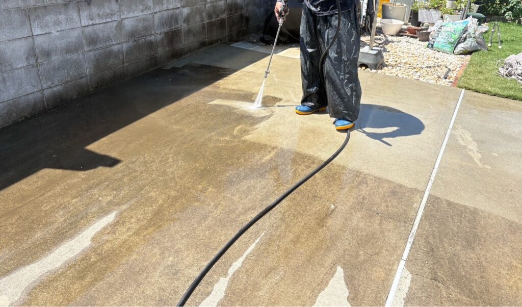 土間高圧洗浄状況