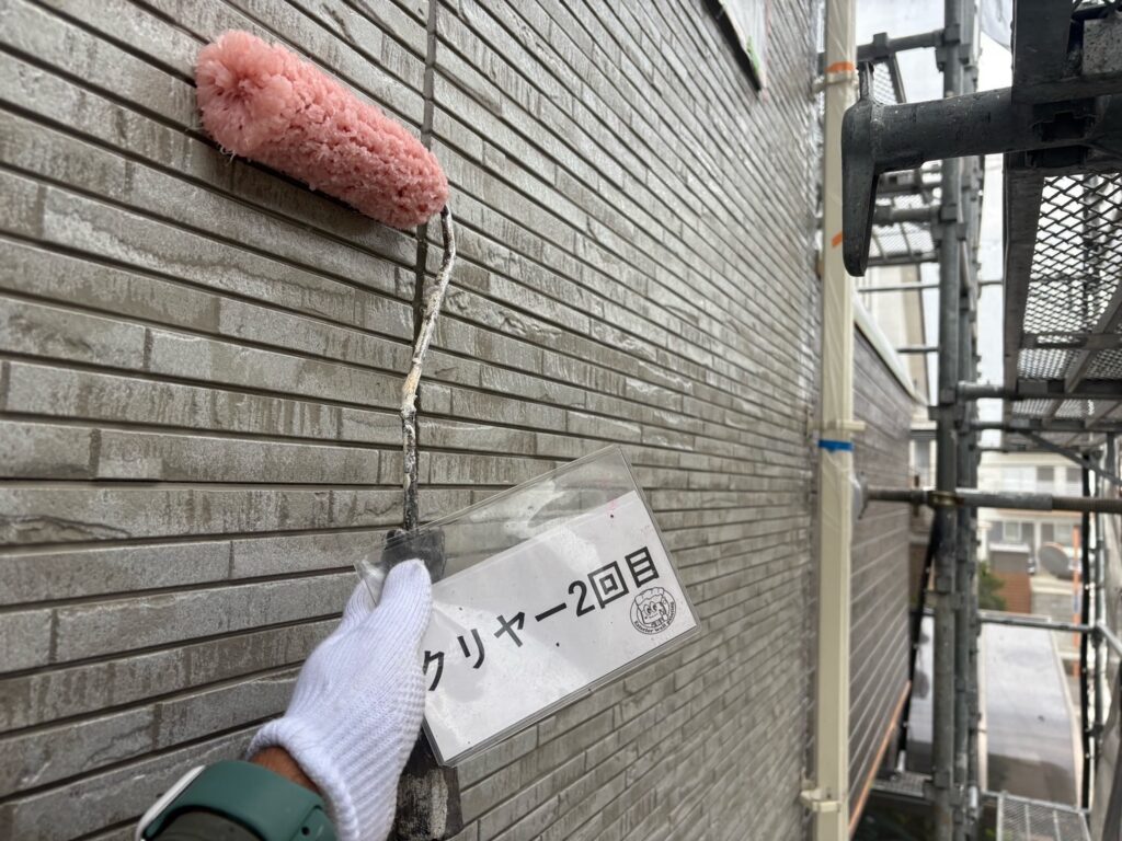 外壁クリヤー塗装<br />
２回目状況