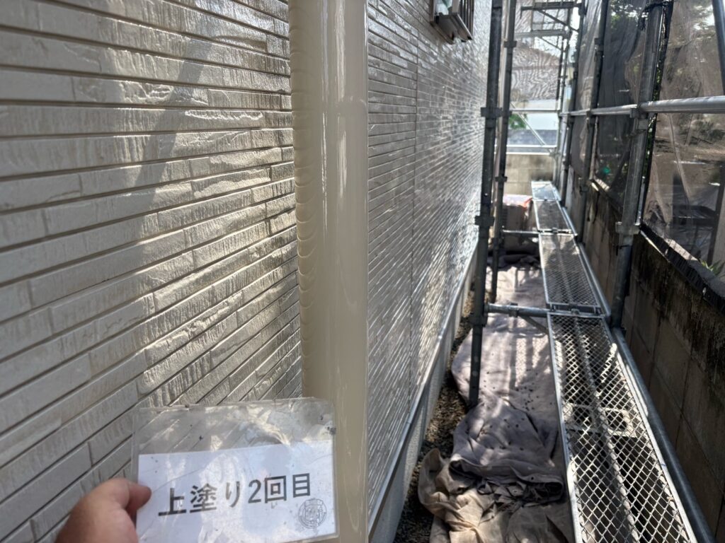 外壁クリヤー塗装<br />
２回目完成