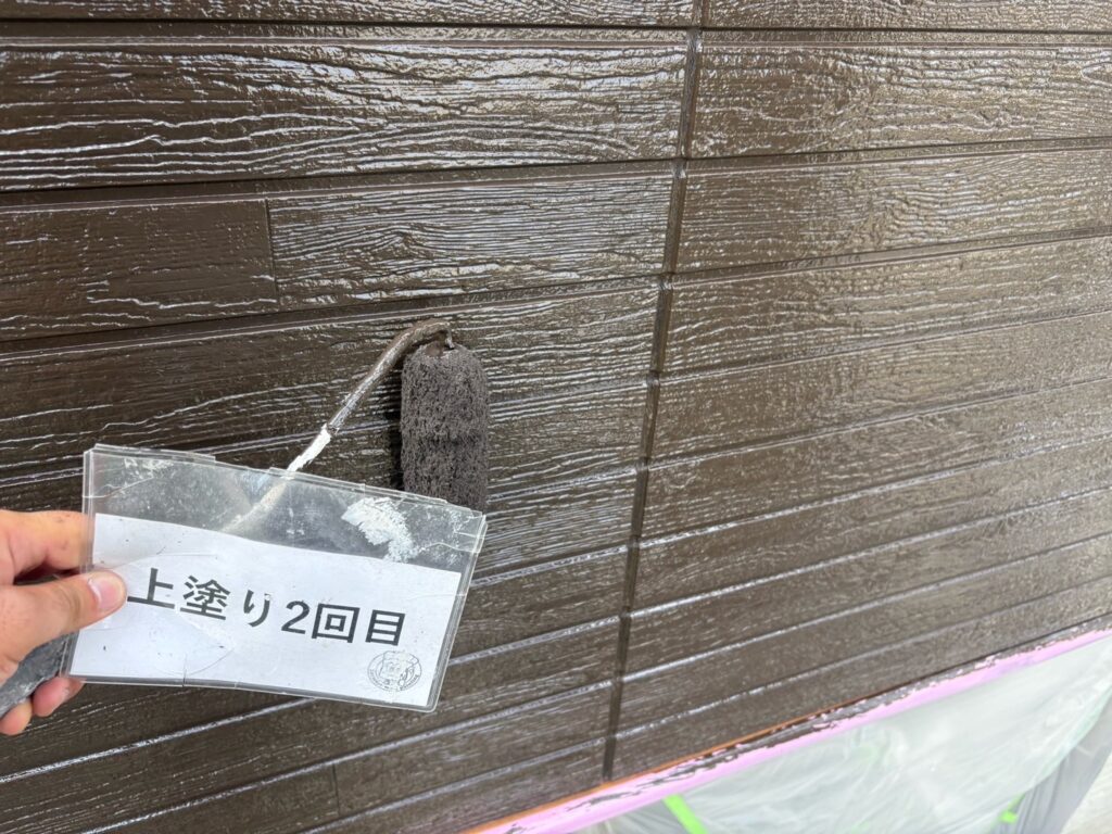外壁　ベランダ面<br />
上塗り2回目状況