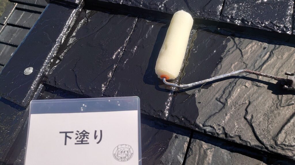 屋根塗装<br />
下塗り状況