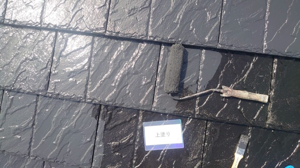 屋根塗装<br />
上塗り状況