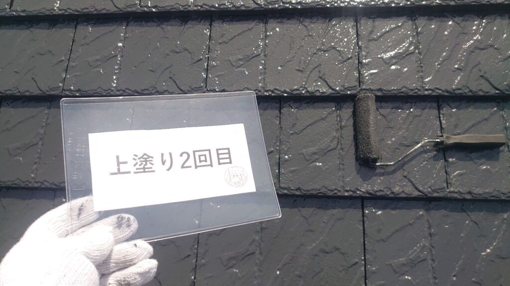 屋根塗装<br />
上塗り2回目状況