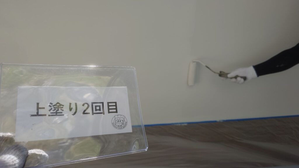 軒天塗装<br />
上塗り2回目状況