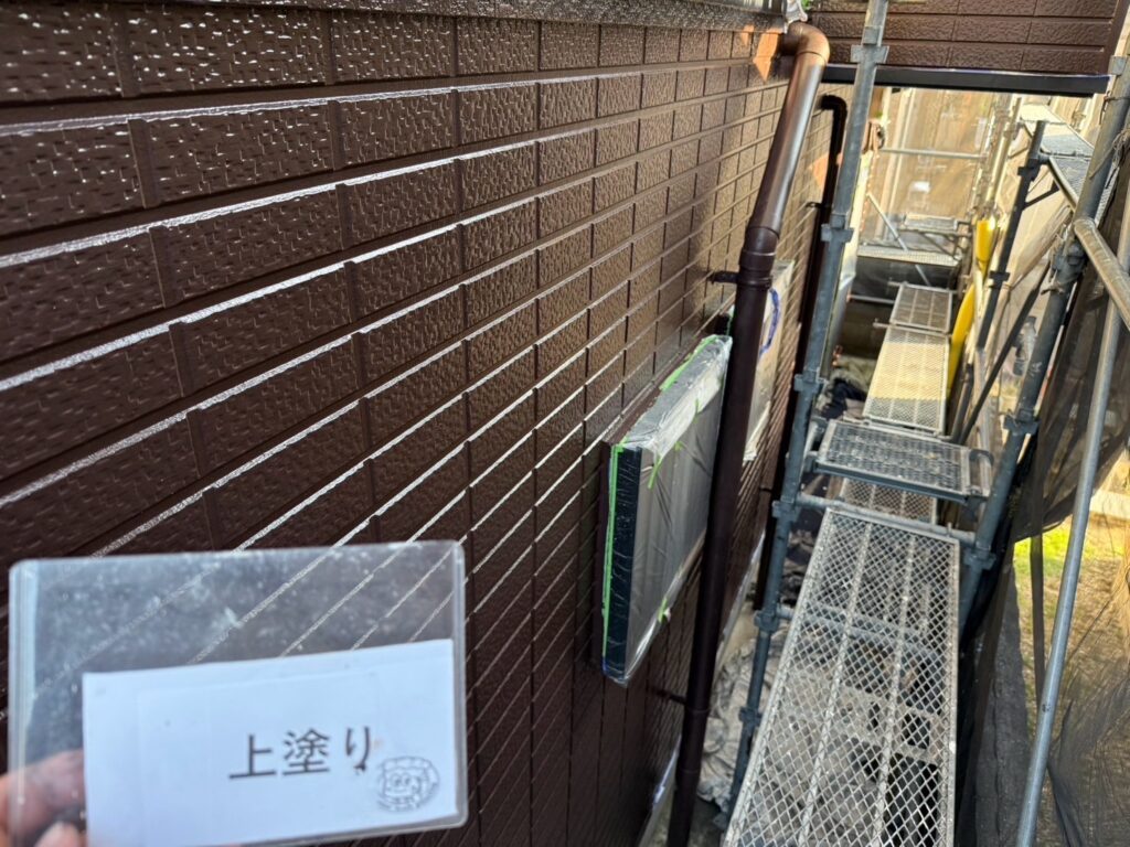外壁塗装上塗り<br />
完成