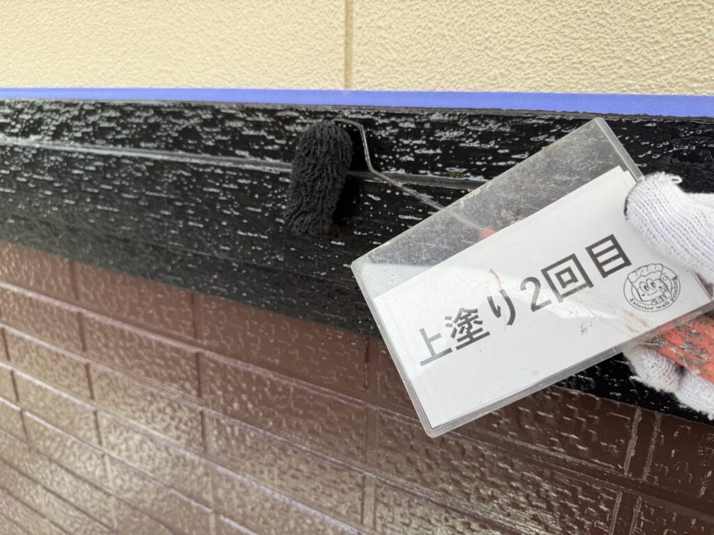 幕板塗装<br />
上塗り2回目状況