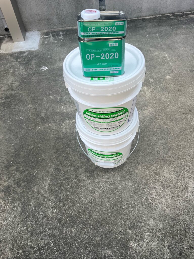 材料<br />
オート化学<br />
サイディングシーラント