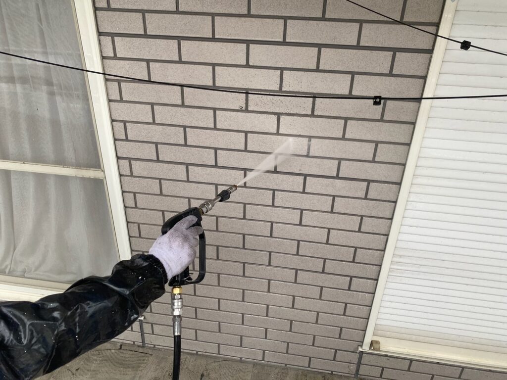 外壁塗装<br />
高圧洗浄状況