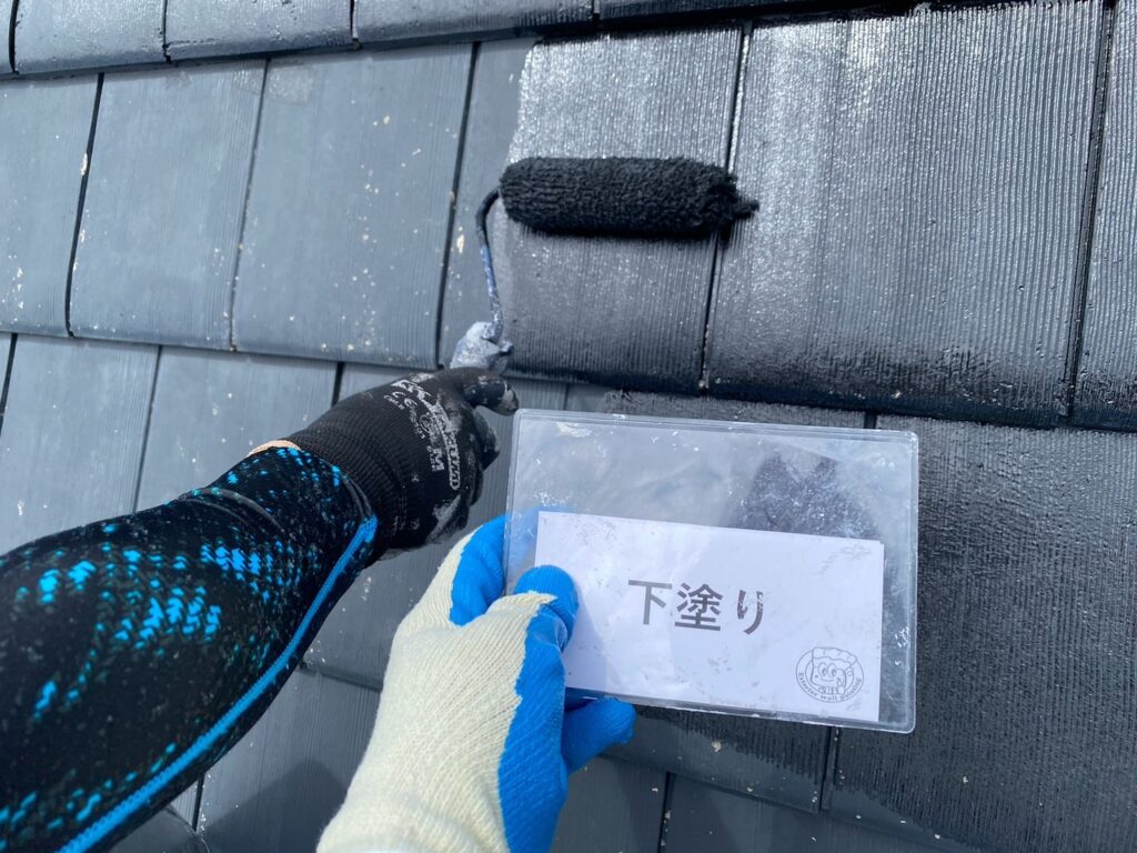 屋根塗装<br />
下塗り状況