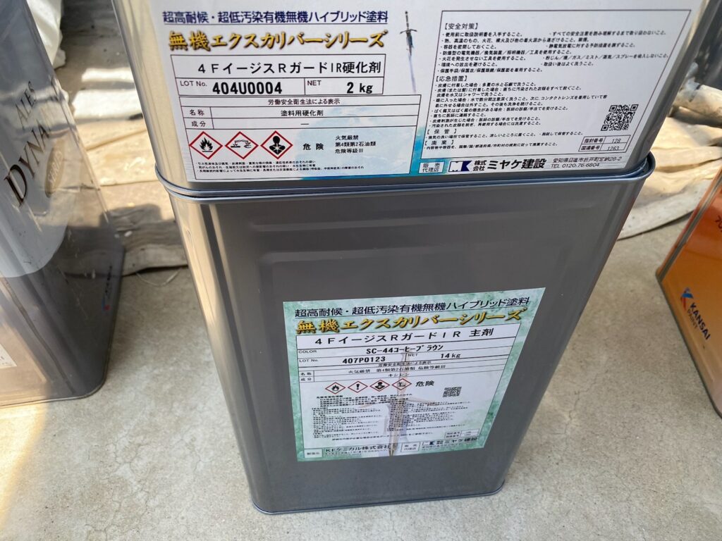 屋根塗装<br />
仕様材料<br />
イージスルーフガード