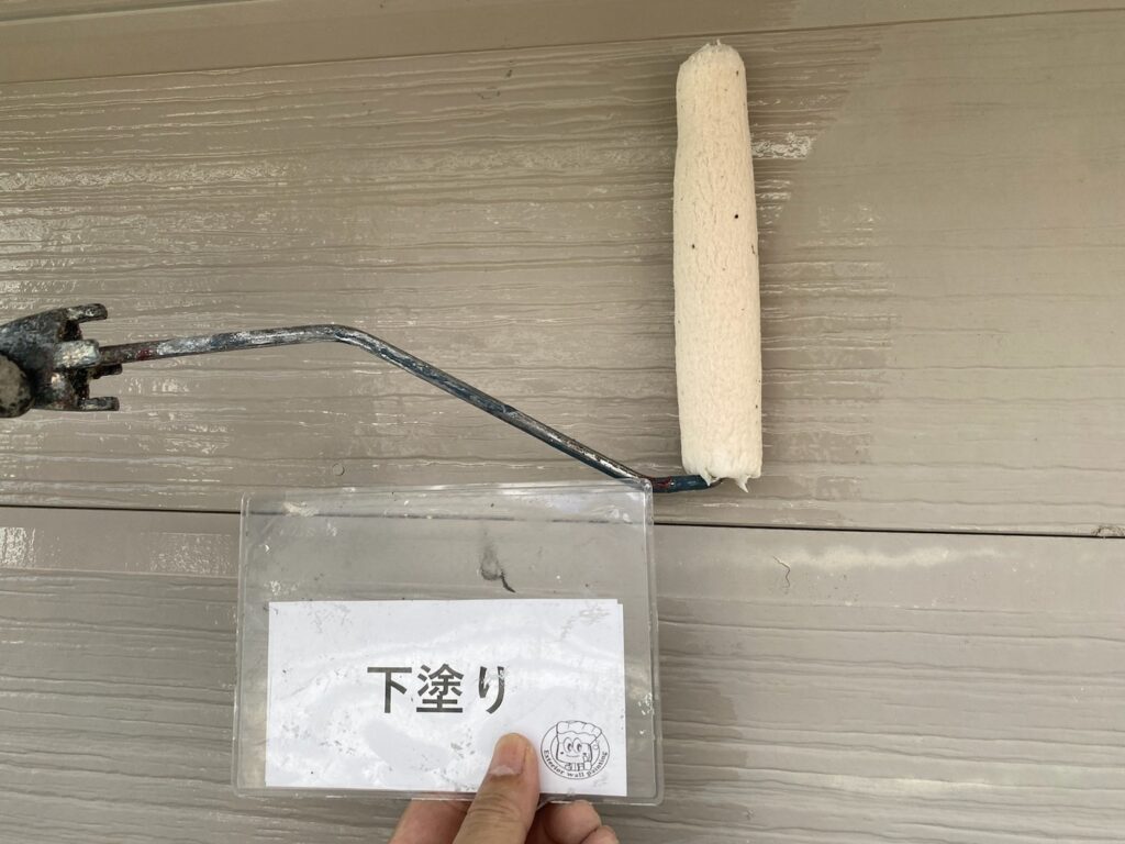 外壁塗装<br />
下塗り状況