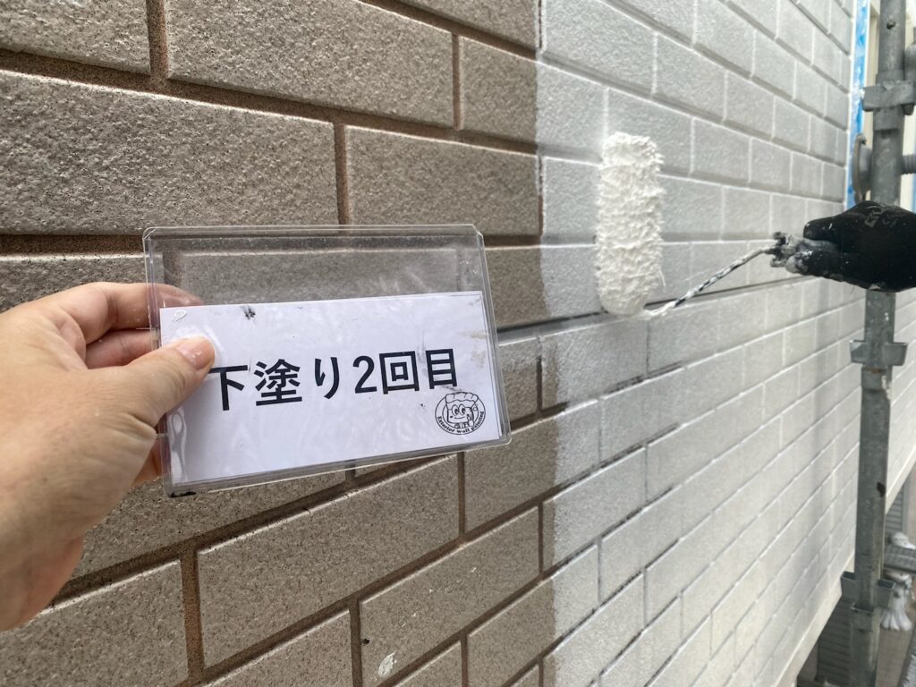 外壁塗装<br />
下塗り2回目状況