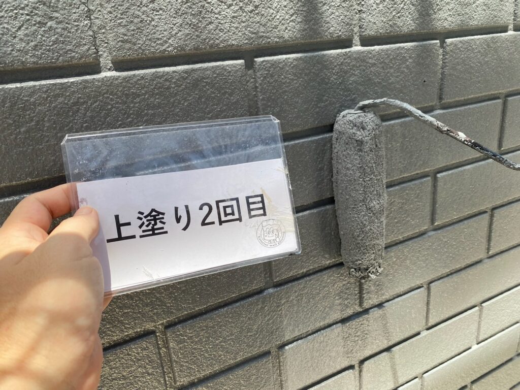 外壁塗装<br />
上塗り2回目状況