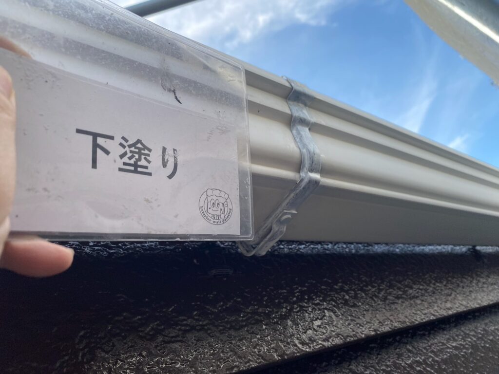 雨樋塗装<br />
止め金具<br />
錆止め状況