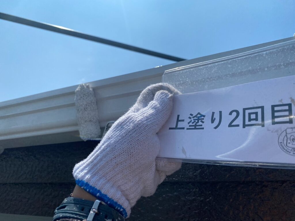 雨樋塗装<br />
上塗り状況