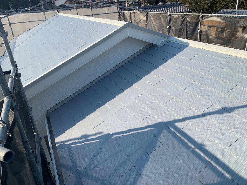 屋根塗装<br />
下塗り2回目完了