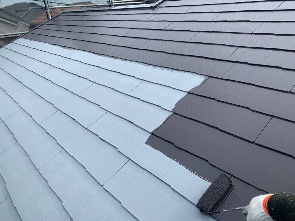 屋根塗装<br />
上塗り状況