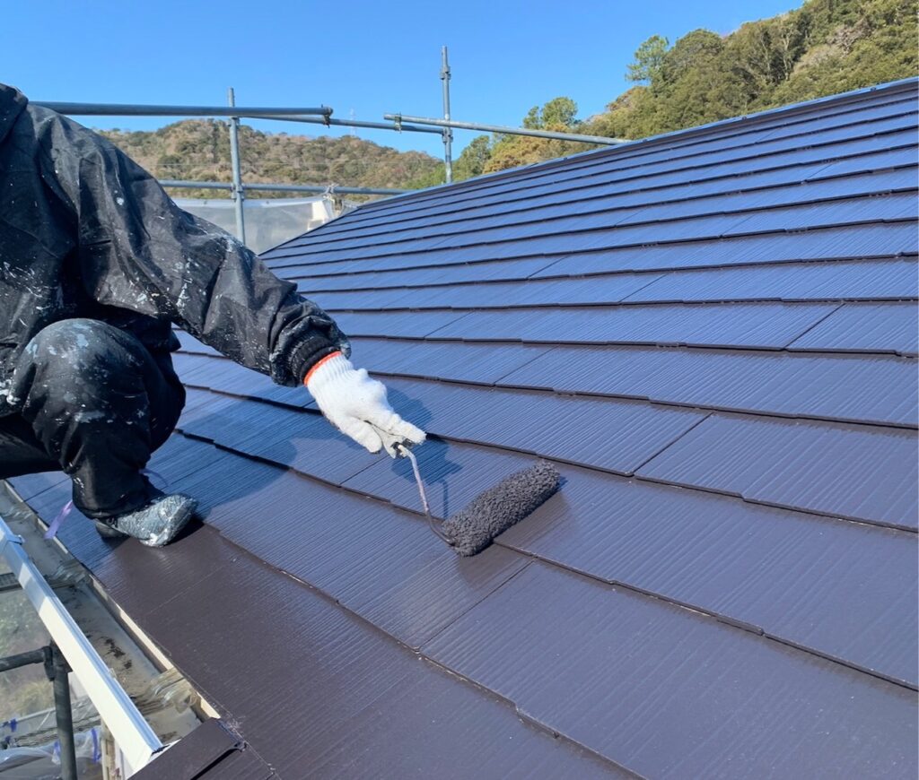 屋根塗装<br />
上塗り2回目状況