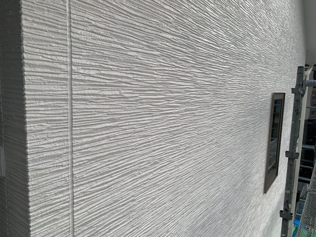 外壁塗装上塗り2回目<br />
完了