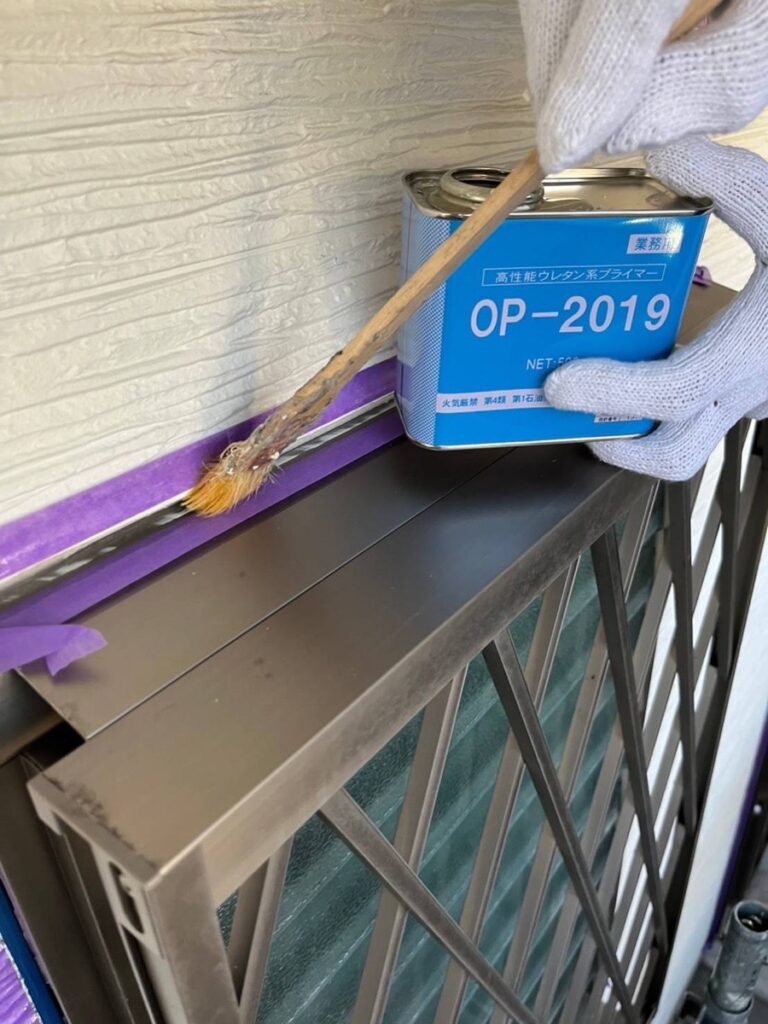 コーキング工事<br />
プライマー塗布