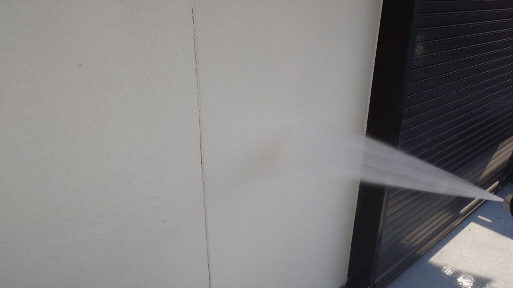 外壁<br />
高圧洗浄状況