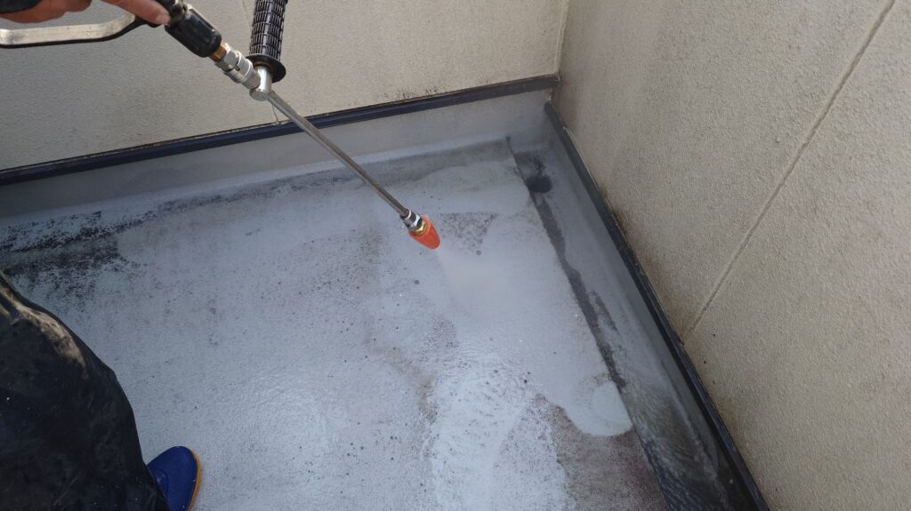 FRP防水<br />
高圧洗浄状況