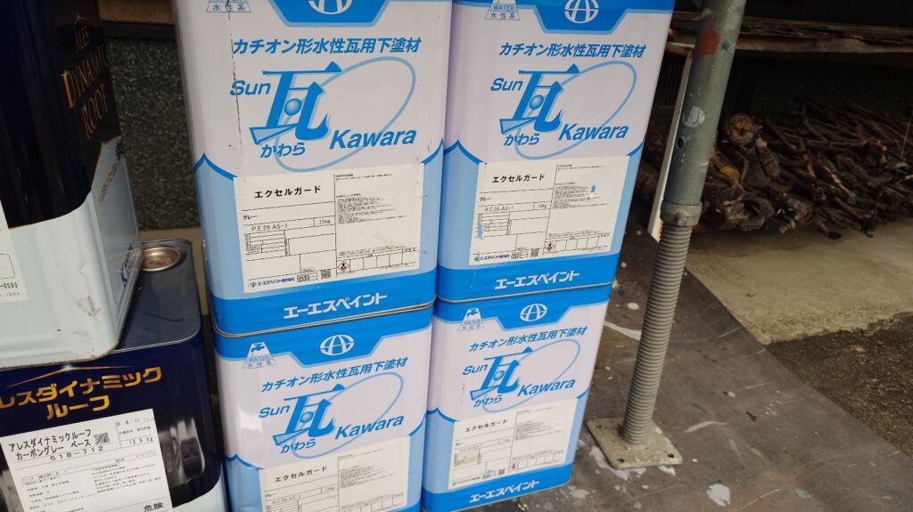 屋根塗装<br />
下塗り<br />
材料