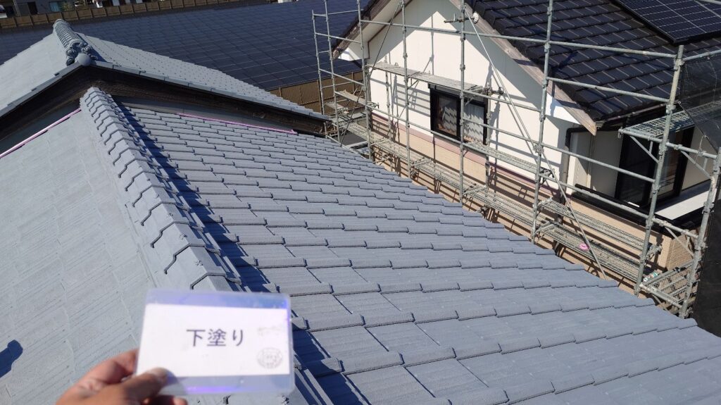 屋根塗装<br />
下塗り完成