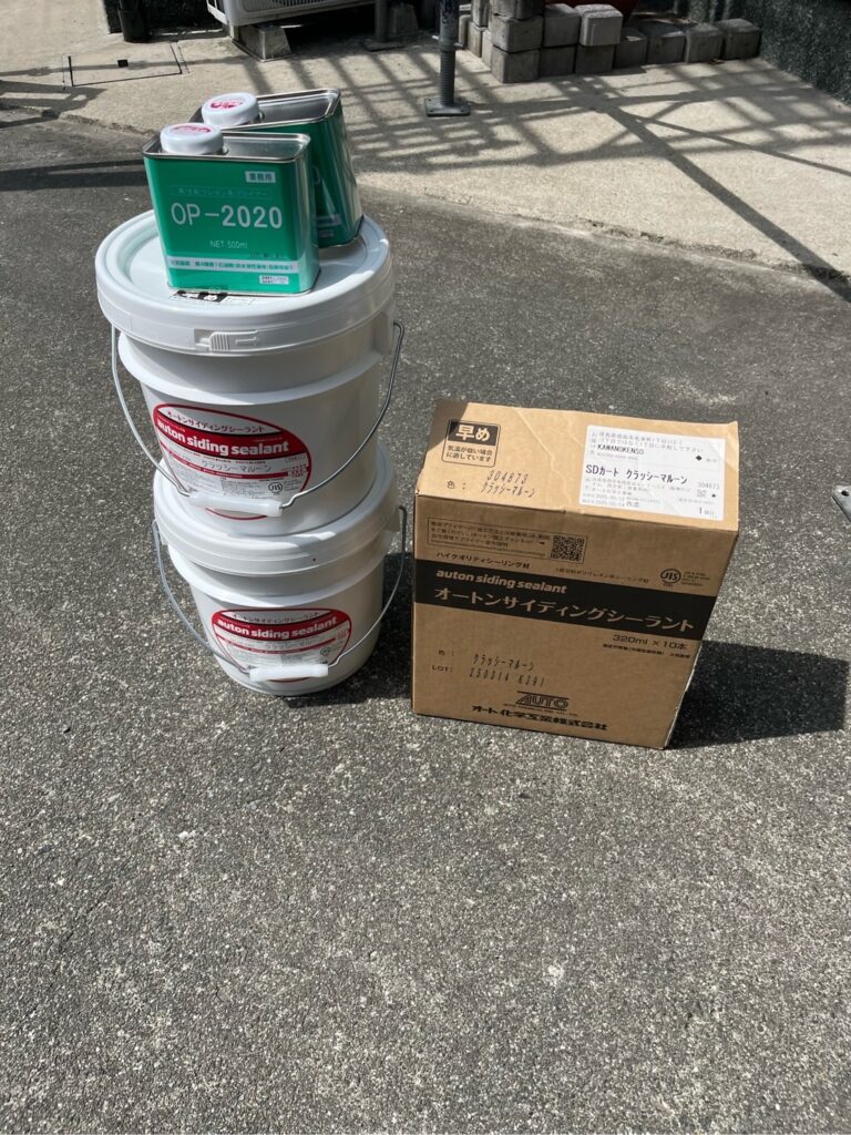 材料<br />
オート化学<br />
サイディングシーラント