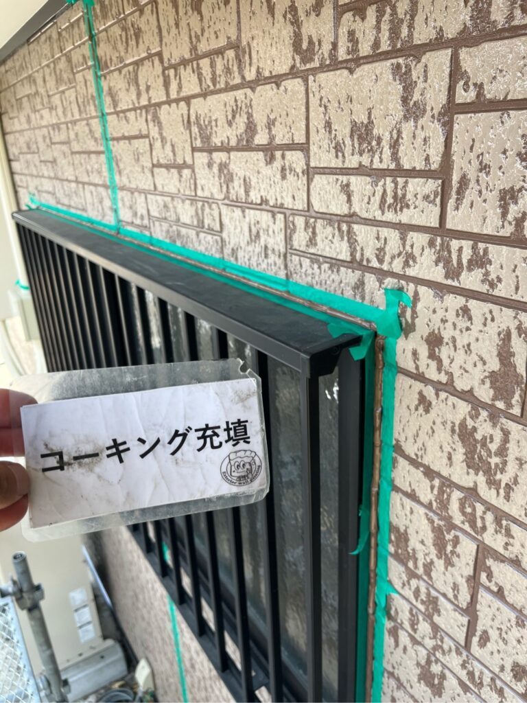 シーリング施工<br />
充填