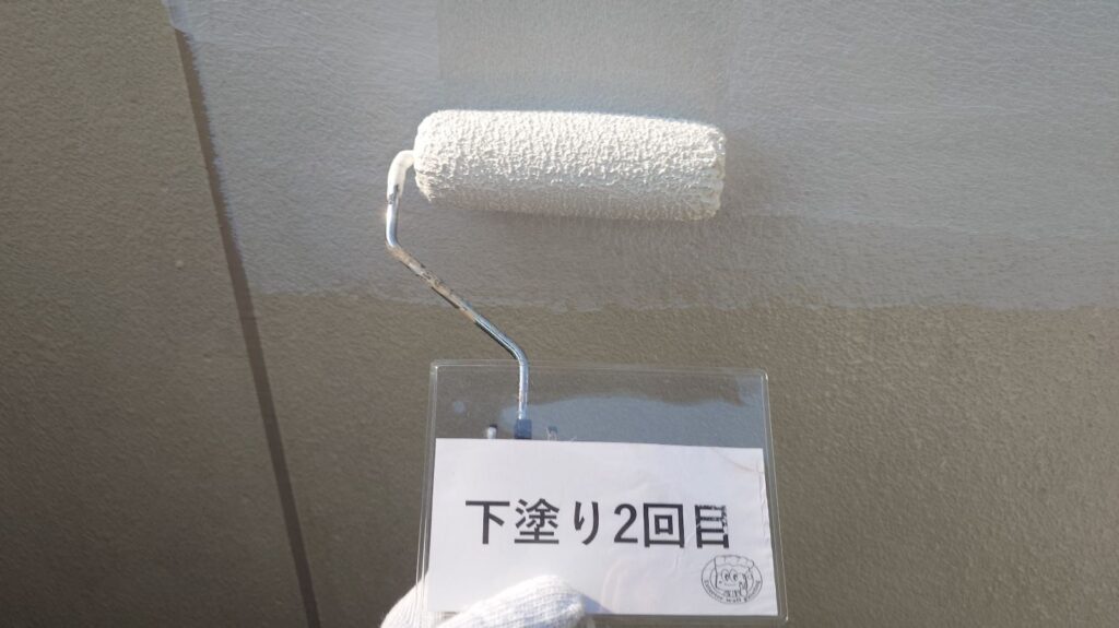 外壁<br />
下塗り2回目状況