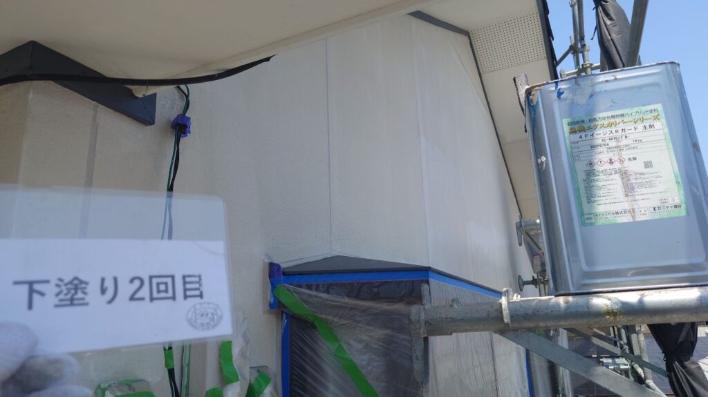 外壁下塗り<br />
完成