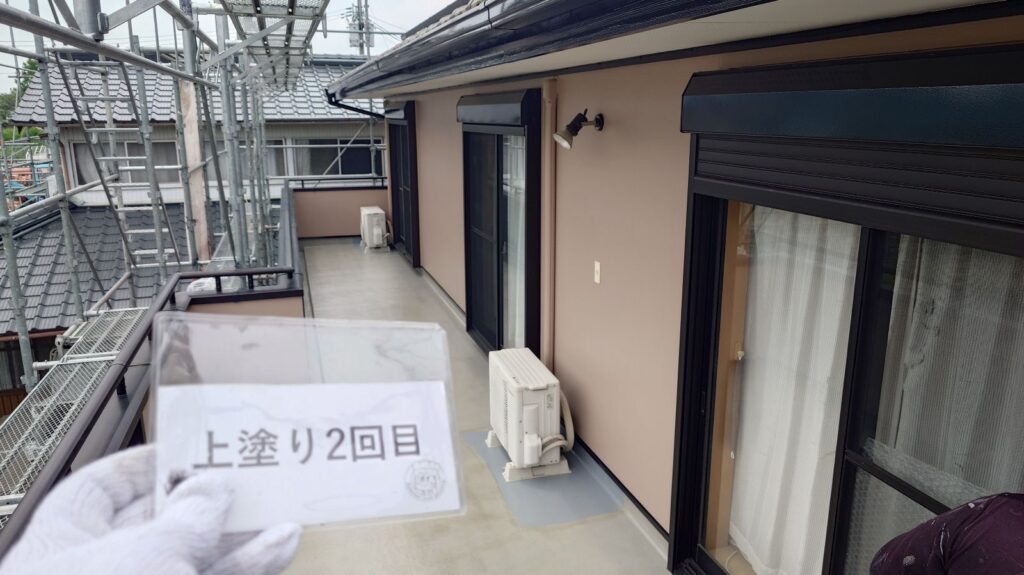 外壁塗装上塗り2回目<br />
完成