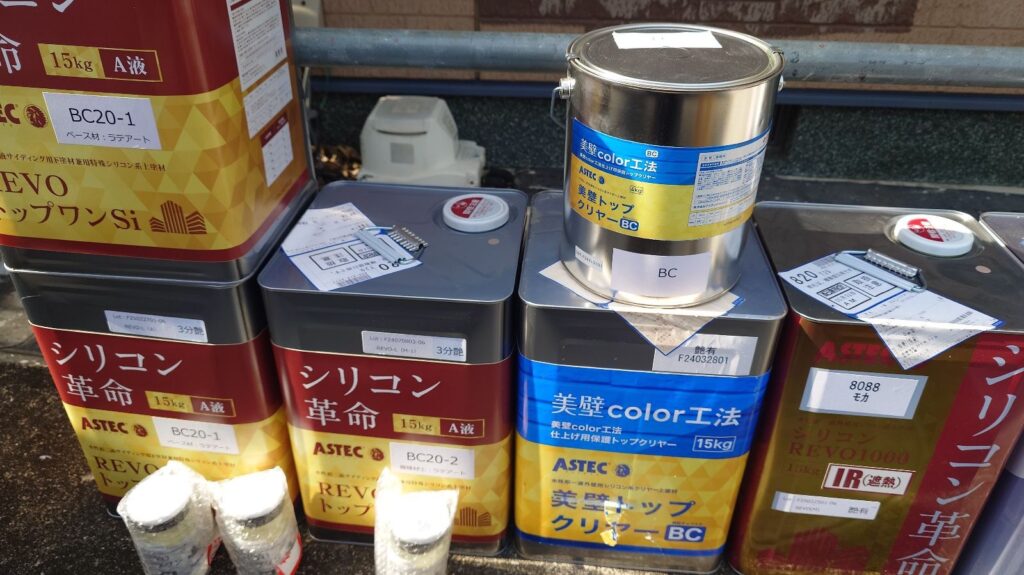 外壁塗装<br />
仕様材料<br />
アステック<br />
美壁color<br />
シリコンREVO