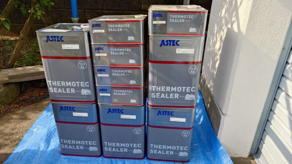 屋根塗装工事<br />
下塗り材料<br />
アステック<br />
サーモテックシーラー