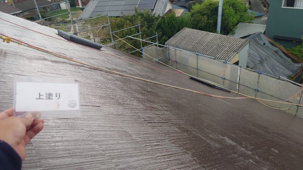 屋根塗装工事<br />
上塗り完成