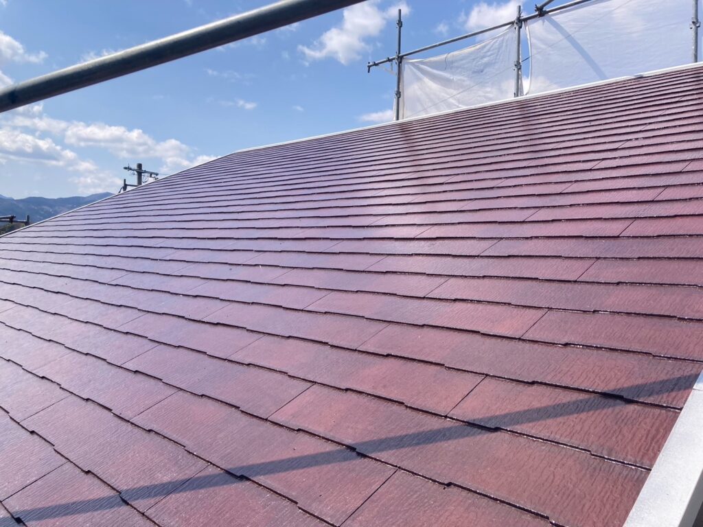 屋根塗装工事<br />
下塗り完成