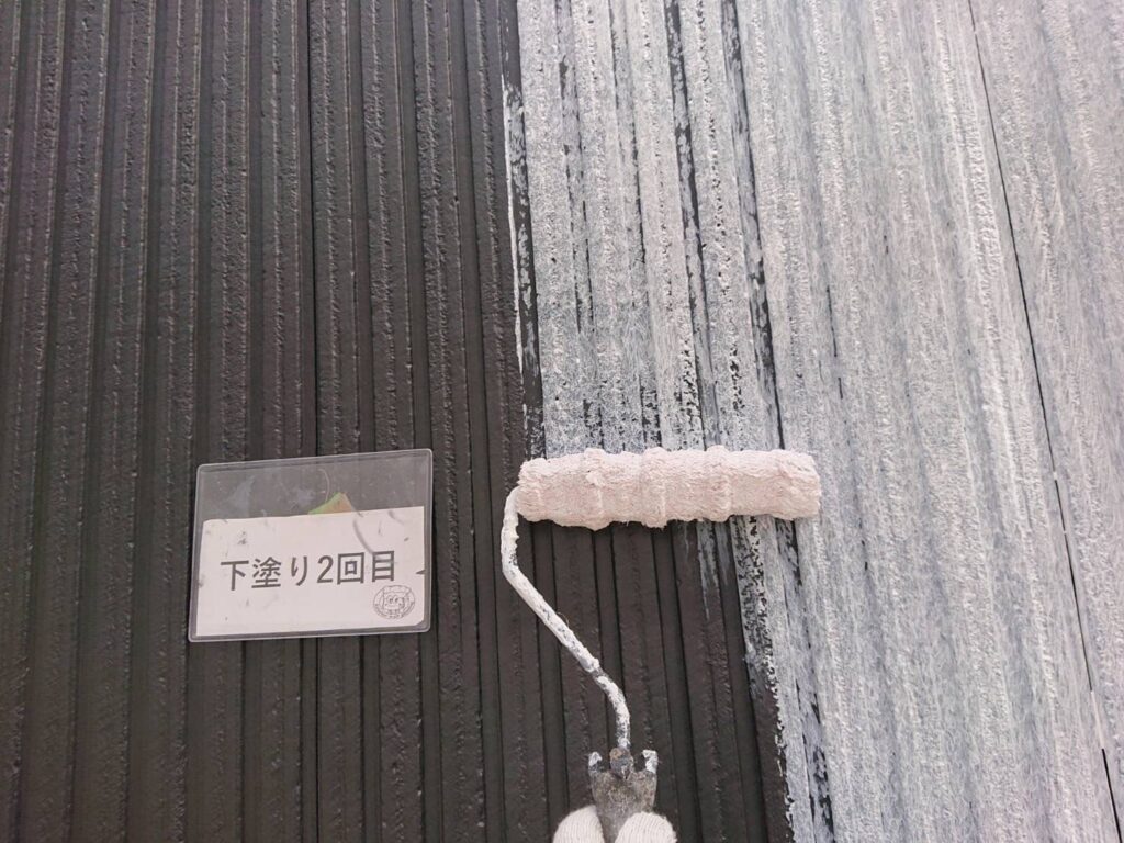 外壁塗装<br />
下塗り２回目状況