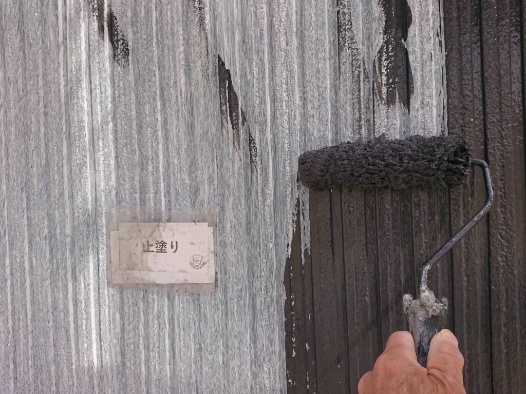 外壁塗装<br />
上塗り１回目状況