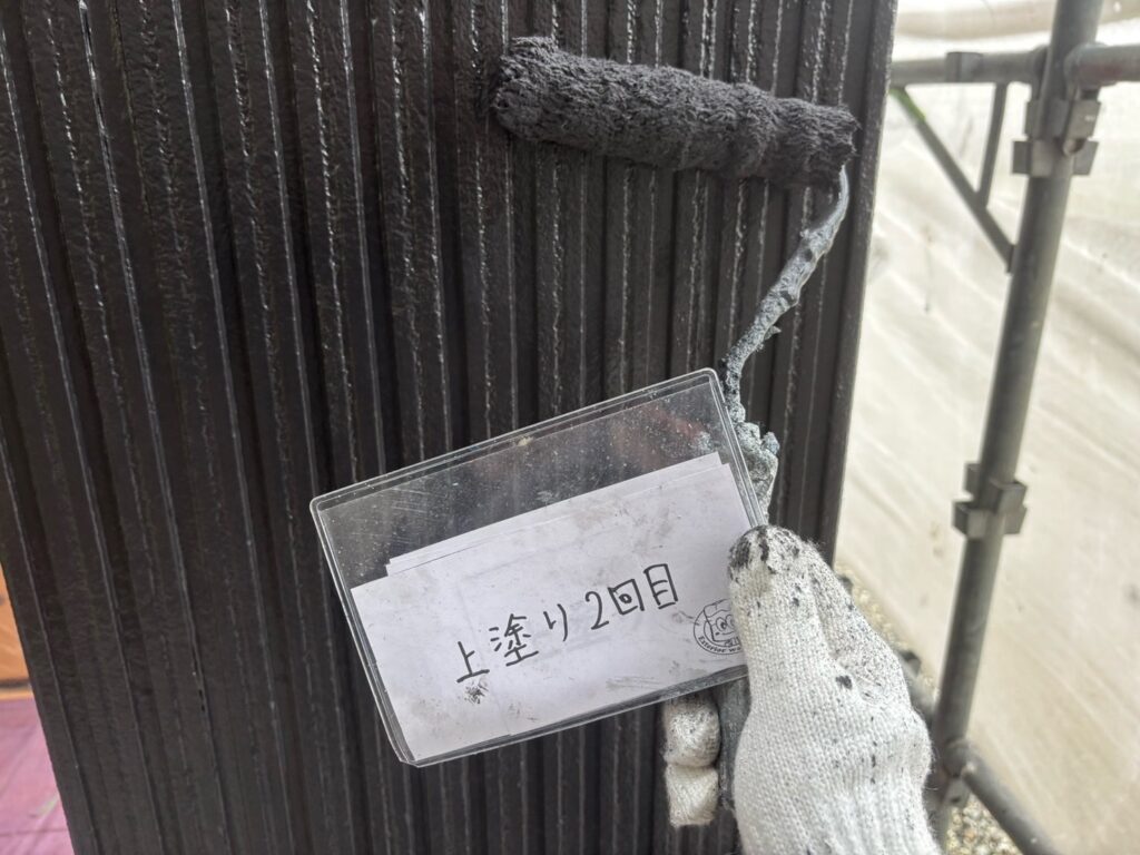 外壁塗装<br />
上塗り２回目状況