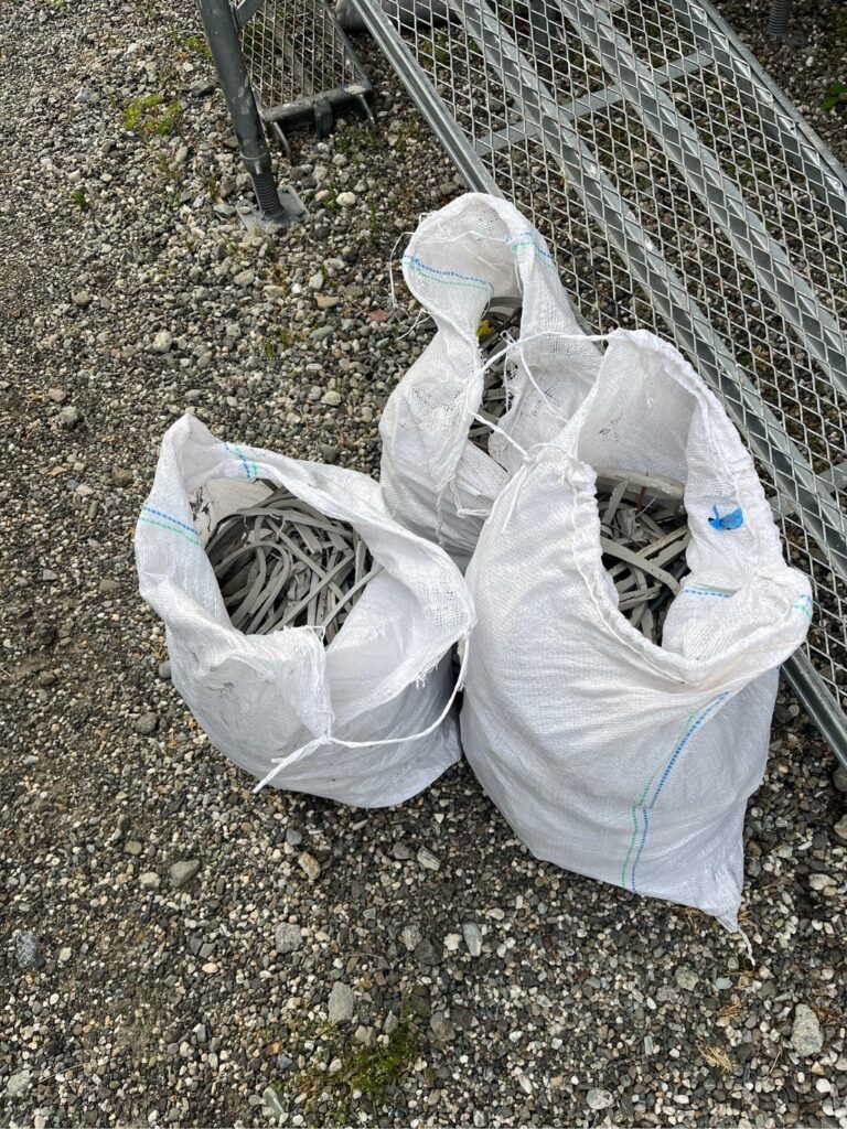 コーキング工事<br />
撤去廃材