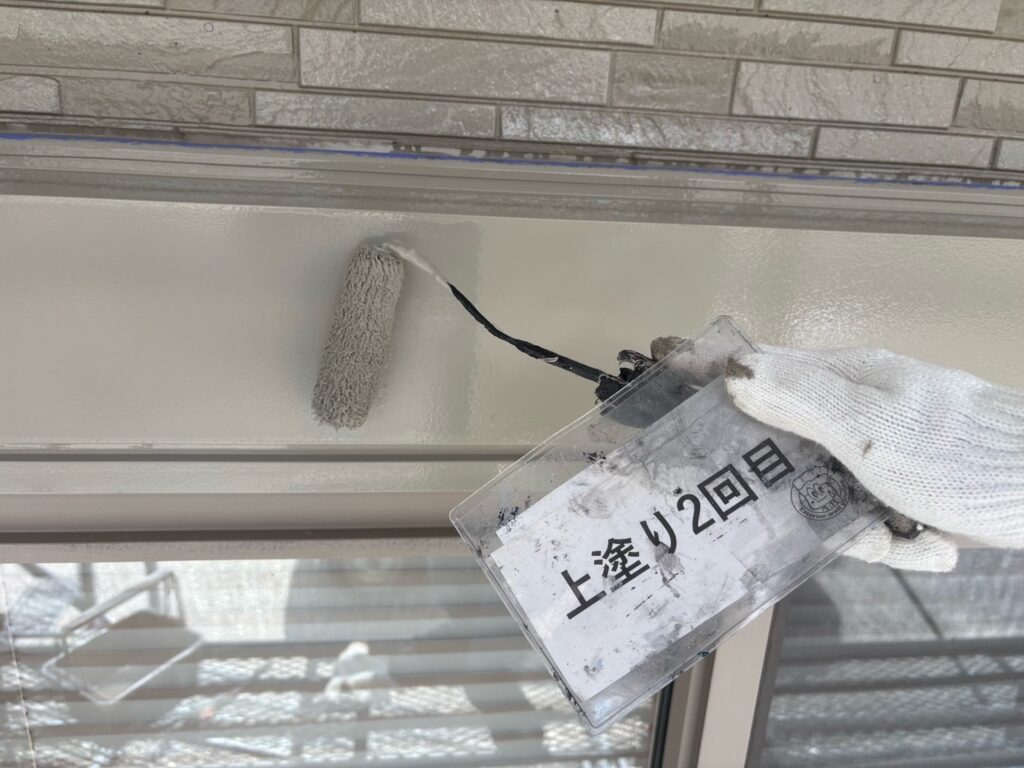 シャッターBOX塗装<br />
上塗り2回目状況