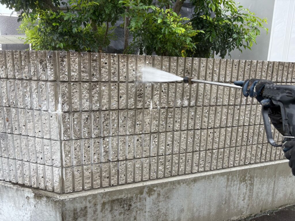 塀高圧ジェット洗浄