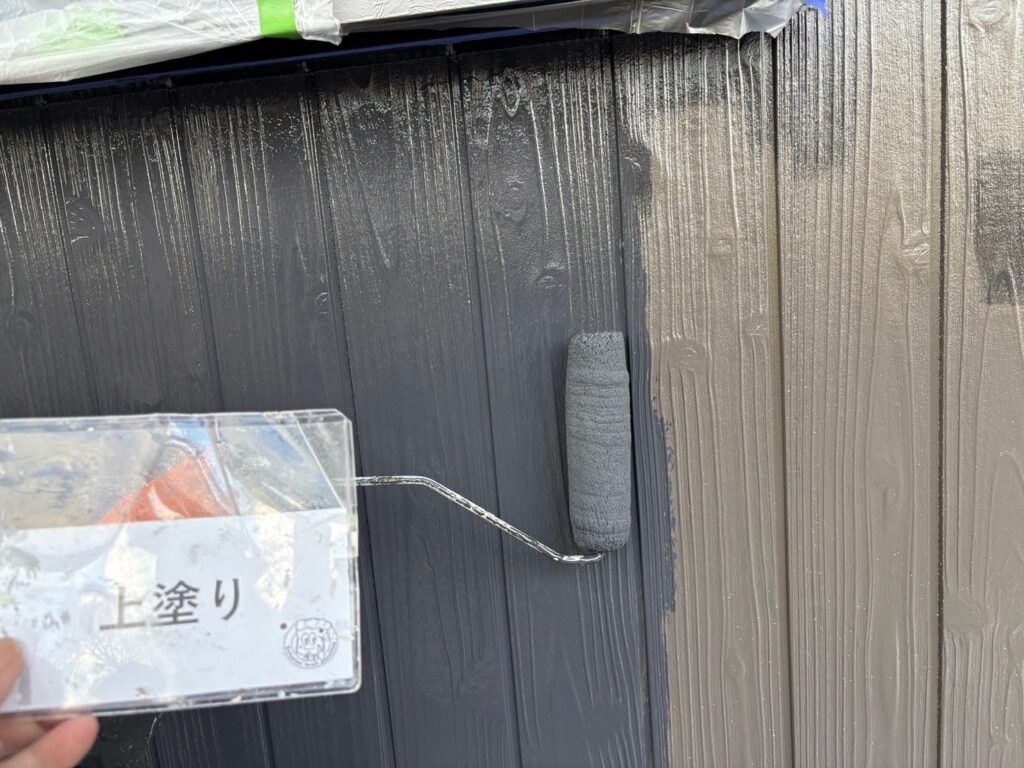 中塗りを行います。