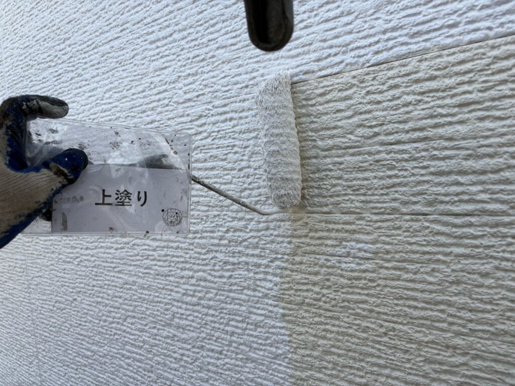 中塗りを行います。