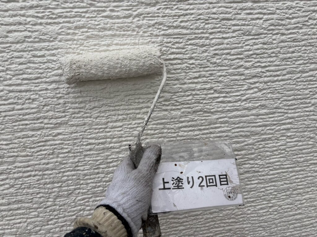 上塗りを行います。