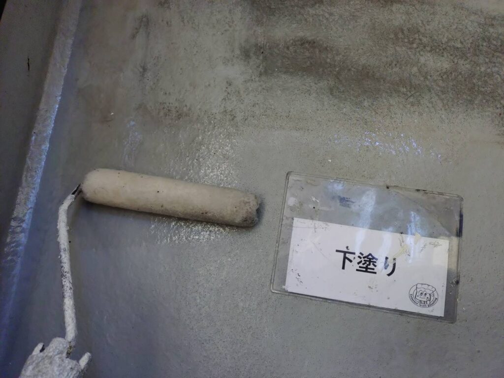 下塗りを行います。