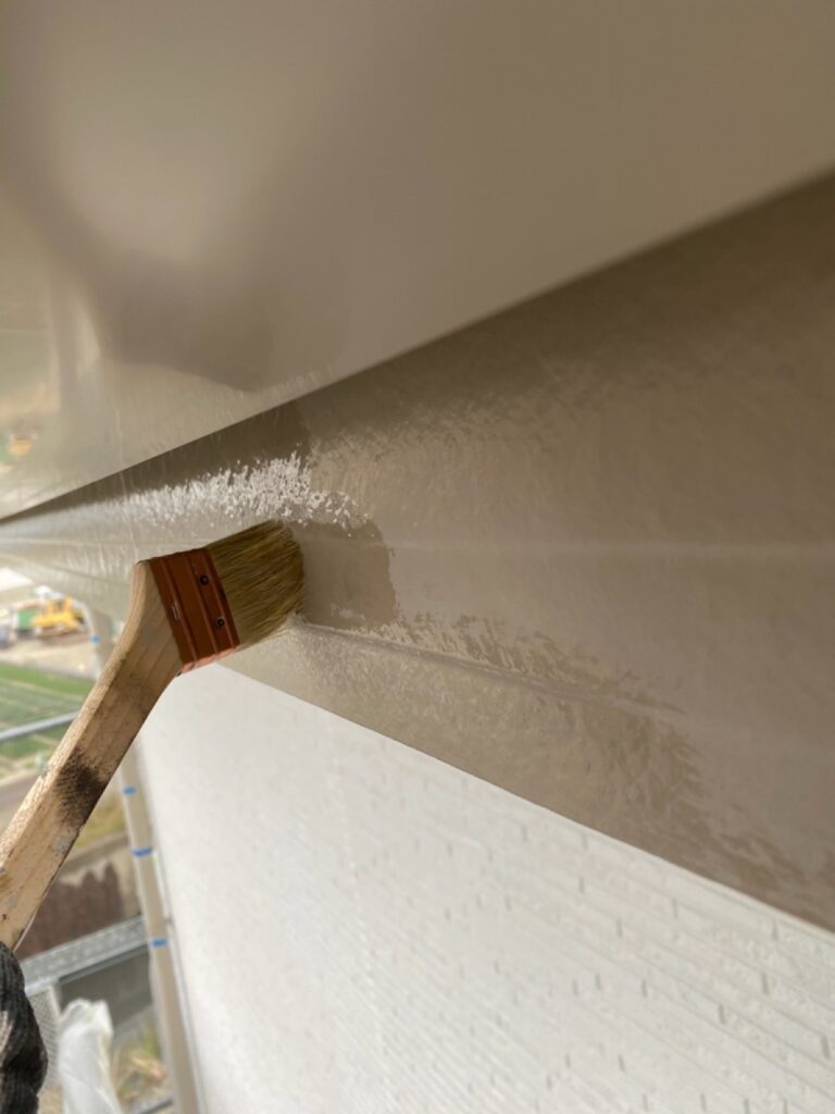 鼻隠し<br />
下塗りです。