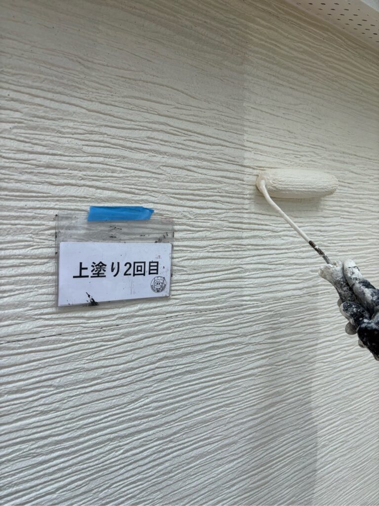 上塗り2回目を行います。