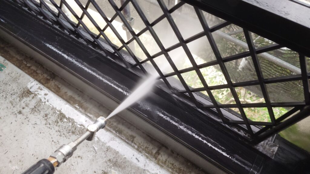 サッシ高圧洗浄